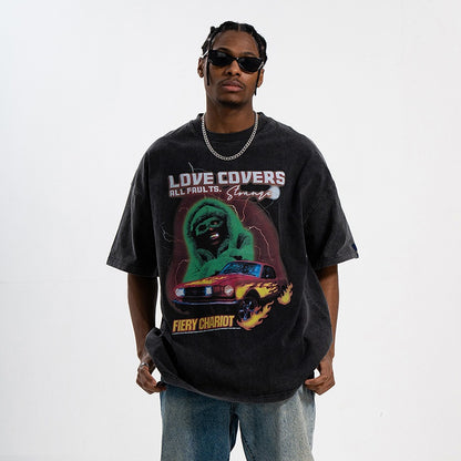 Short-sleeve t-shirt with classic street pattern, loose fit, pre-washed and worn for men.
